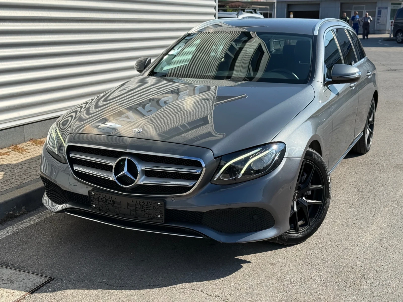 Mercedes-Benz E 220 AMG Optic+ 9Gtronic+ BlueTec+ Full Led+ Navi+ Подг, снимка 1