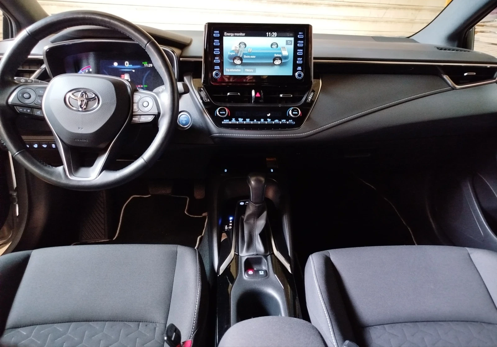 Toyota Corolla 2.0 HYBRID  - изображение 7