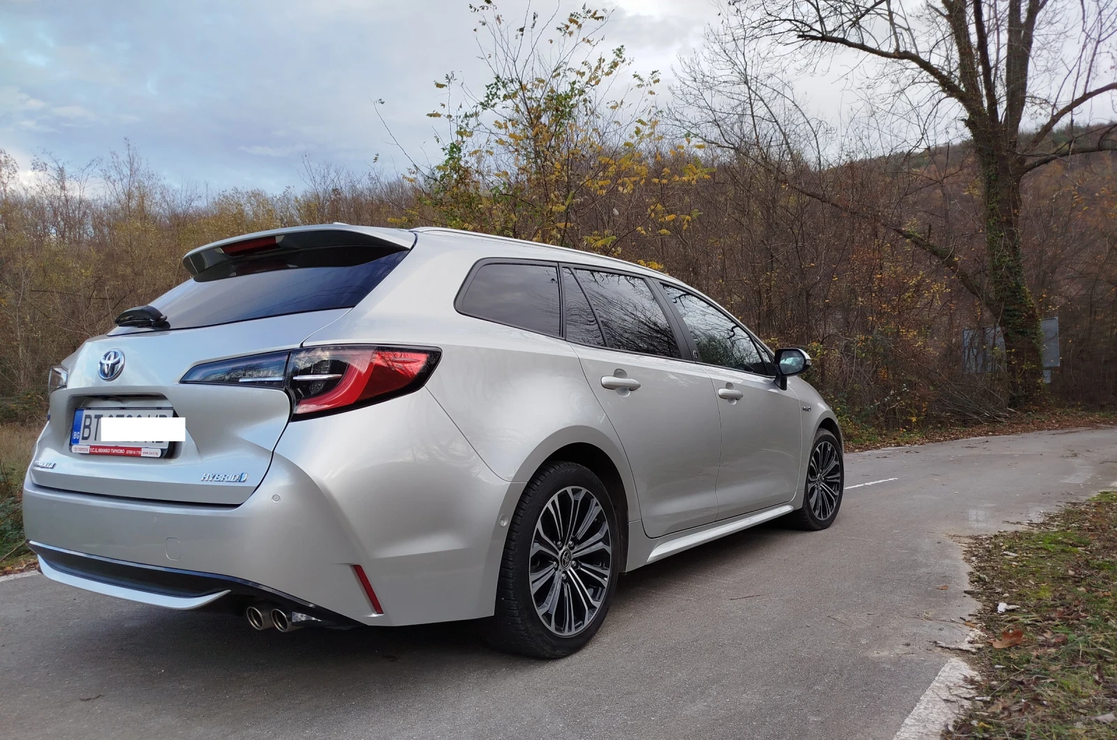 Toyota Corolla 2.0 HYBRID  - изображение 3