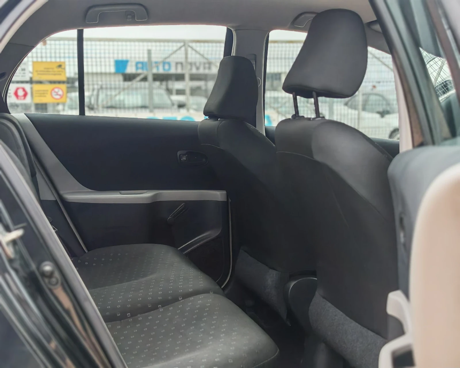 Toyota Yaris 1.0 ������ 70 �.�. �������� ���������! | Mobile.bg � ����������� 12