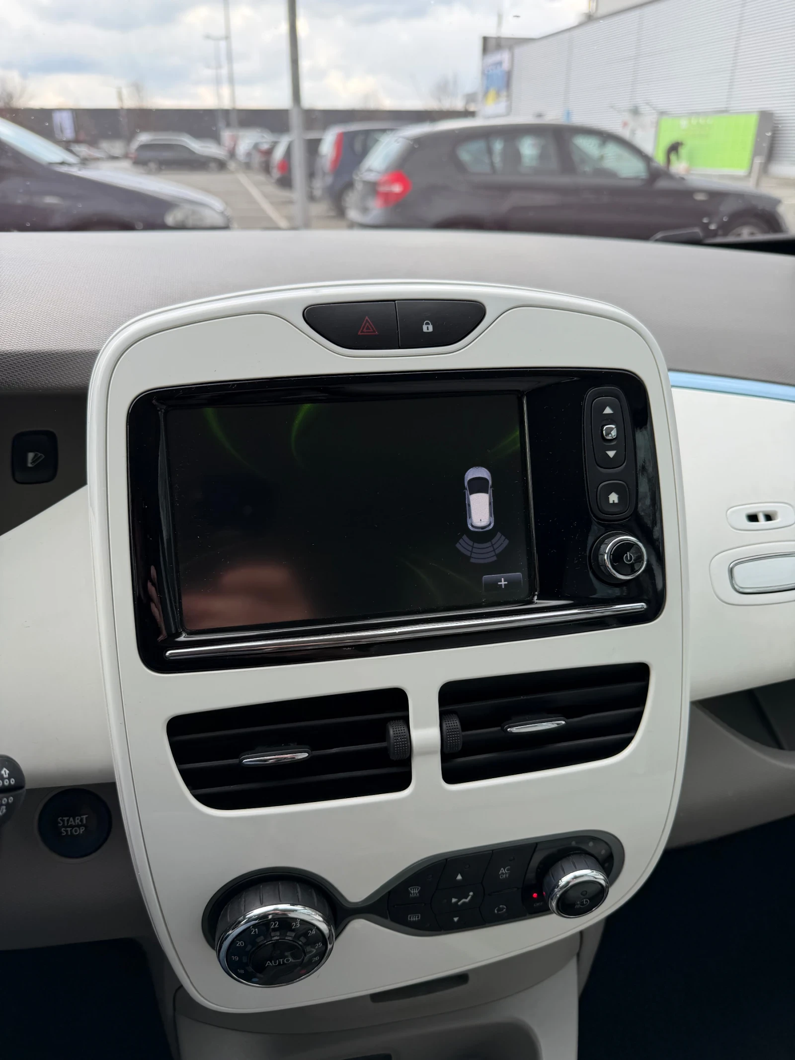 Renault Zoe 22kw* Нов внос* Парктроник, снимка 12 - Автомобили и джипове - 54042661