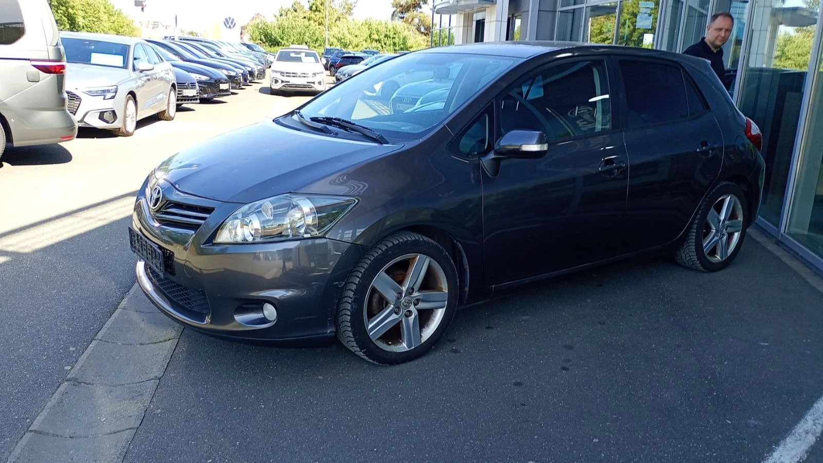 Toyota Auris 1.6/132/105000  км.навигация  клуб