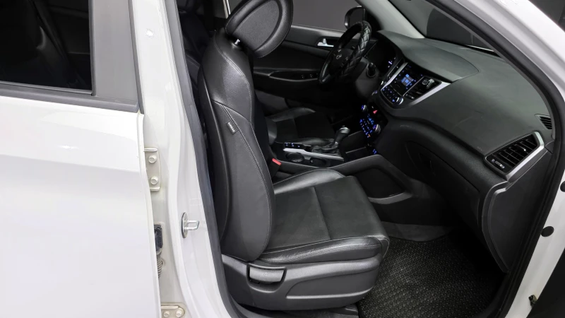 Hyundai Tucson 2.0 2WD MODERN autogeorge.com, снимка 11 - Автомобили и джипове - 51903367