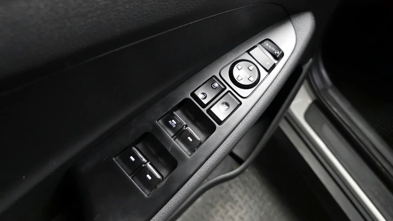 Hyundai Tucson 2.0 2WD MODERN autogeorge.com, снимка 13 - Автомобили и джипове - 51903367