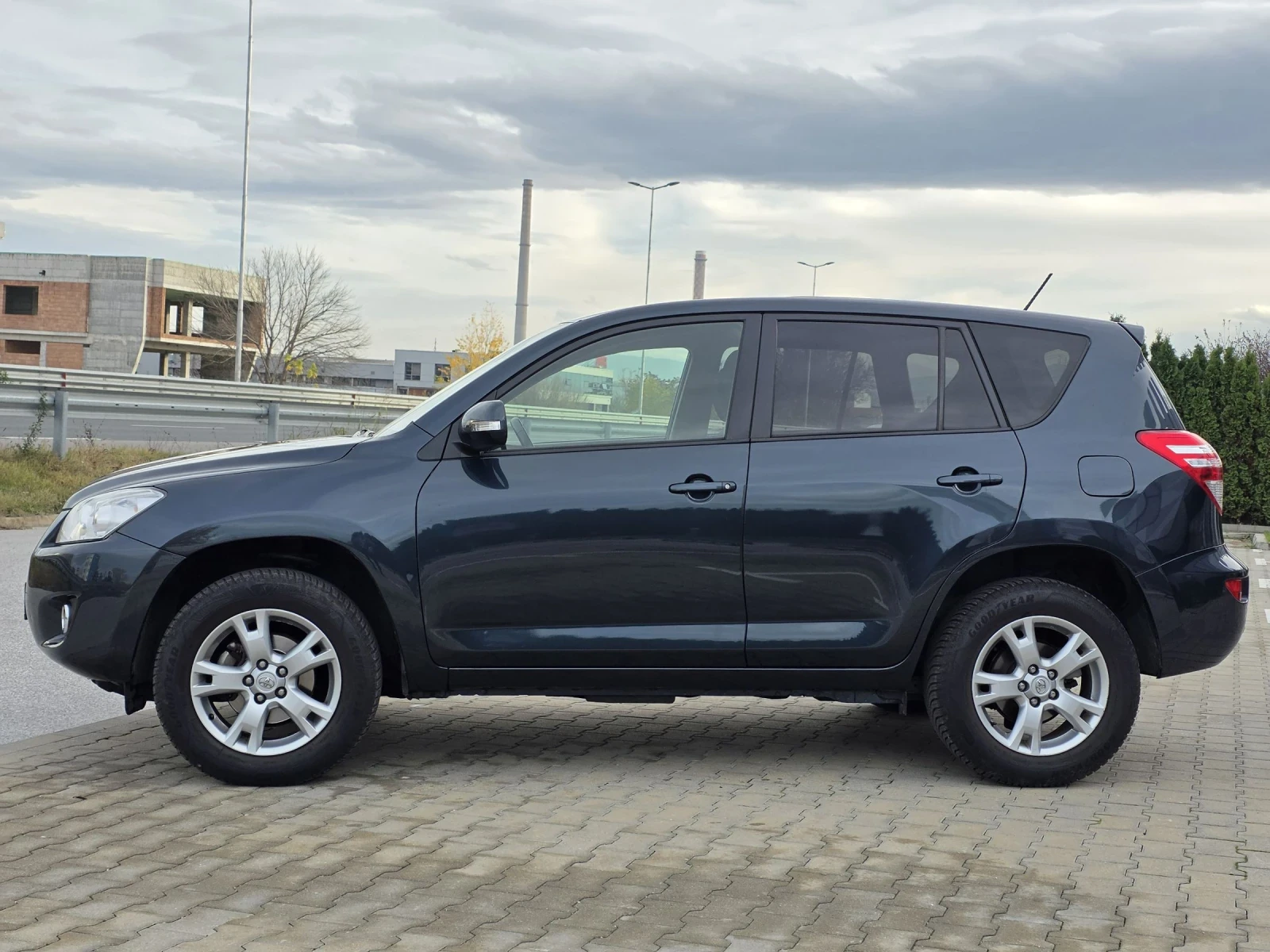 Toyota Rav4 2.0i 4x4 SWISS EDITION 115000km - изображение 2