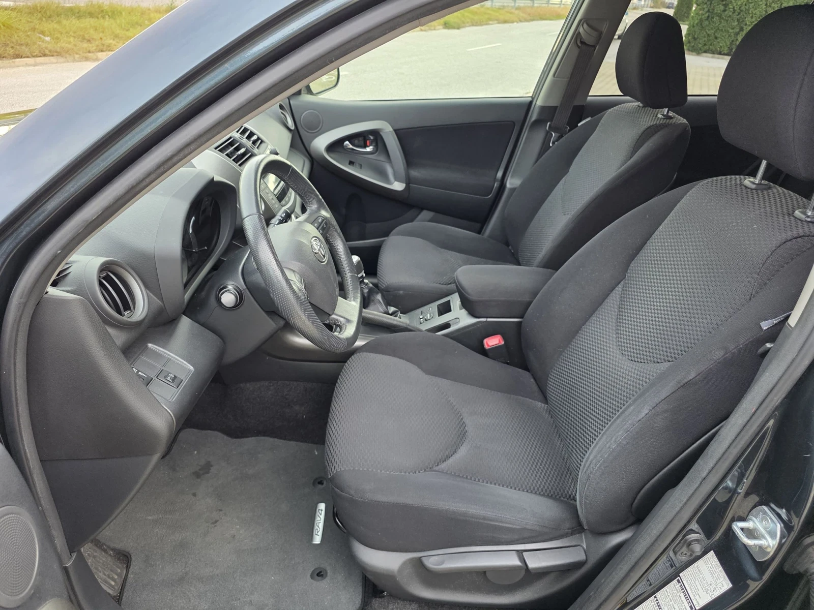 Toyota Rav4 2.0i 4x4 SWISS EDITION 115000km - изображение 8