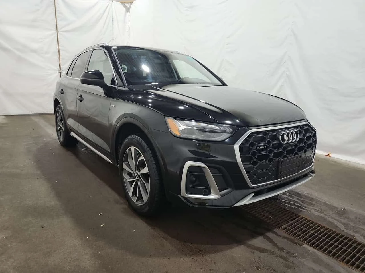 Audi Q5  TECHNIK / DISTRONIC / MATRIX / ОБДУХВАНЕ /360/B&O, снимка 2 - Автомобили и джипове - 53866927