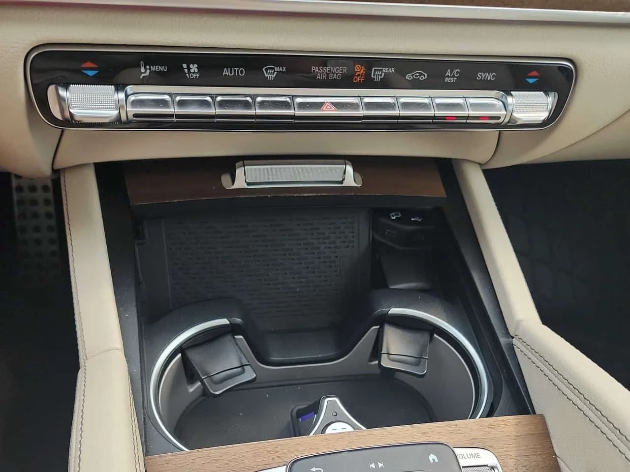 Mercedes-Benz GLS 450 * AMG Line * CARFAX * Oт Mercedes * , снимка 13 - Автомобили и джипове - 55649805