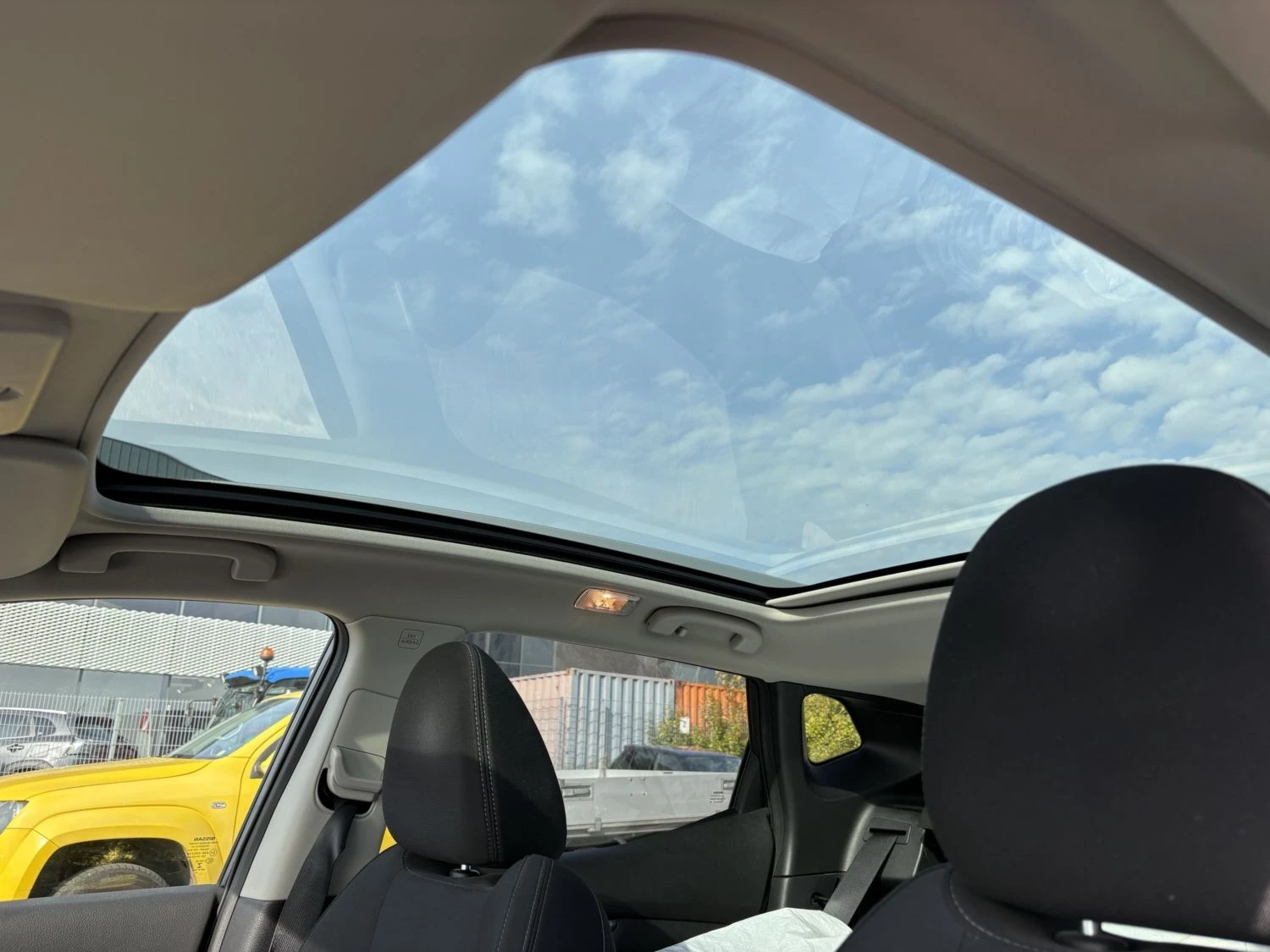 Nissan Qashqai N-Connect 1.2, снимка 8 - Автомобили и джипове - 56305621