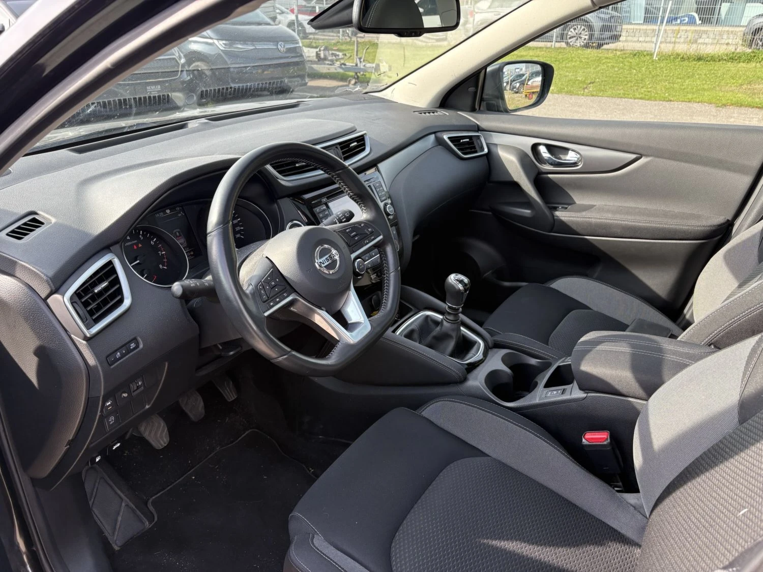 Nissan Qashqai N-Connect 1.2, снимка 5 - Автомобили и джипове - 56305621