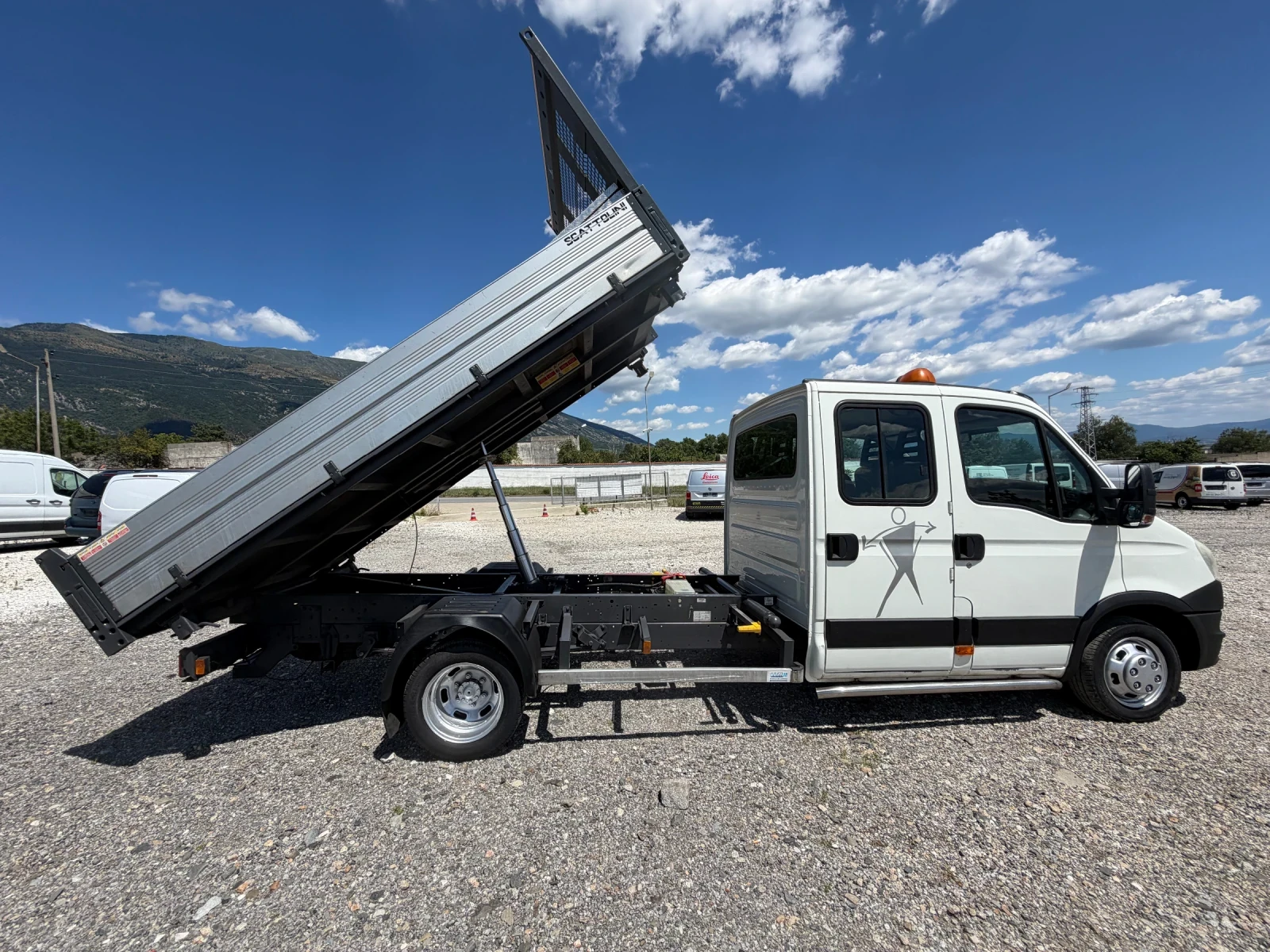 Iveco Daily 3.0!ТРИСТРАНЕН-САМОСВАЛ!7МЕСТА!181ХКМ!, снимка 3 - Бусове и автобуси - 55280298