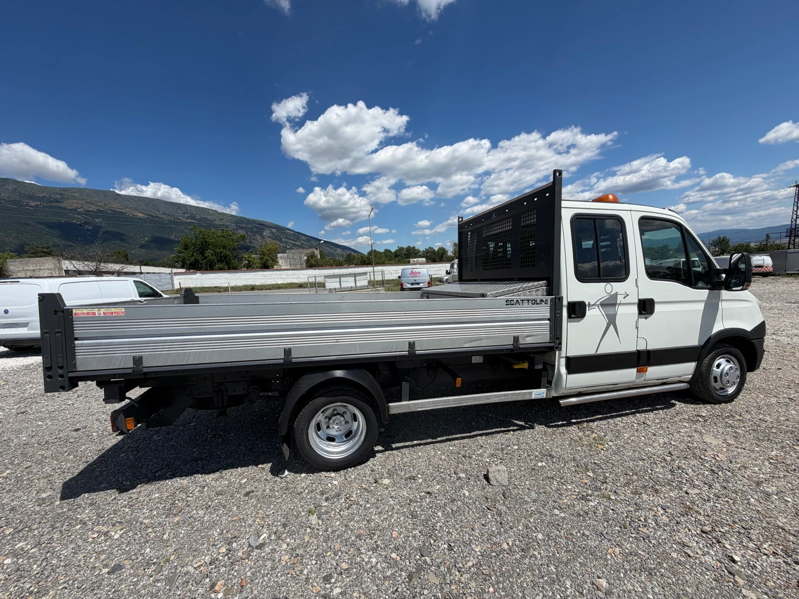 Iveco Daily 3.0!ТРИСТРАНЕН-САМОСВАЛ!7МЕСТА!181ХКМ!, снимка 10 - Бусове и автобуси - 55280298