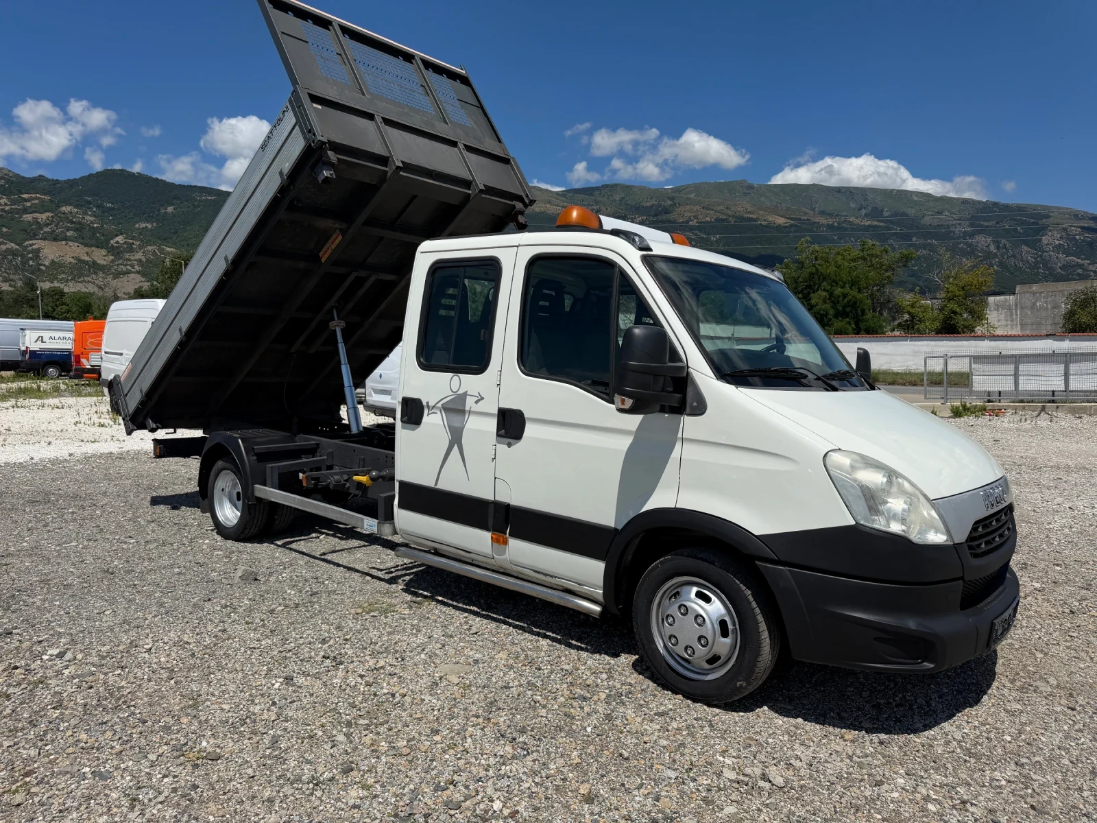 Iveco Daily 3.0!ТРИСТРАНЕН-САМОСВАЛ!7МЕСТА!181ХКМ!, снимка 2 - Бусове и автобуси - 55280298