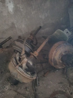 Gaz 66 4 бр Гуми, задни полуоски и много резервни части , снимка 11