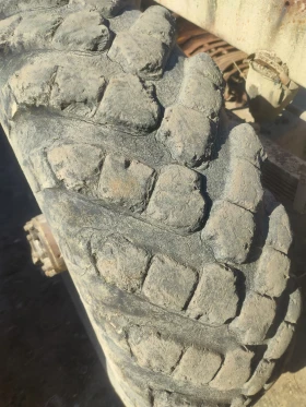 Gaz 66 4 бр Гуми, задни полуоски и много резервни части , снимка 3