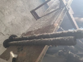 Gaz 66 4 бр Гуми, задни полуоски и много резервни части , снимка 6