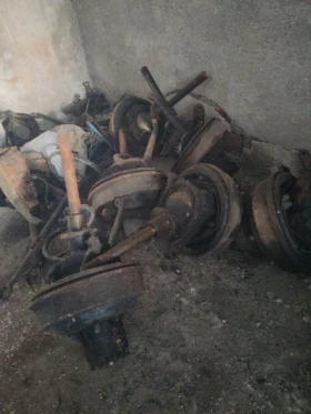 Gaz 66 4 бр Гуми, задни полуоски и много резервни части , снимка 2