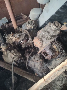 Gaz 66 4 бр Гуми, задни полуоски и много резервни части , снимка 13