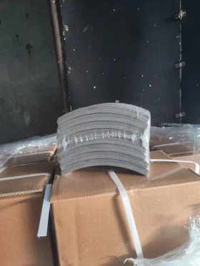 Gaz 66 4 бр Гуми, задни полуоски и много резервни части , снимка 9