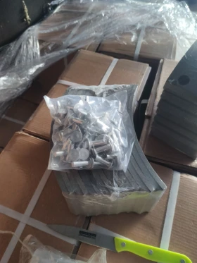 Gaz 66 4 бр Гуми, задни полуоски и много резервни части , снимка 10