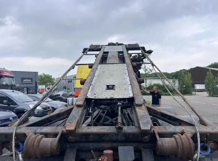 Man Tgs 35.440 HIAB 220C-5 8x2 - изображение 6