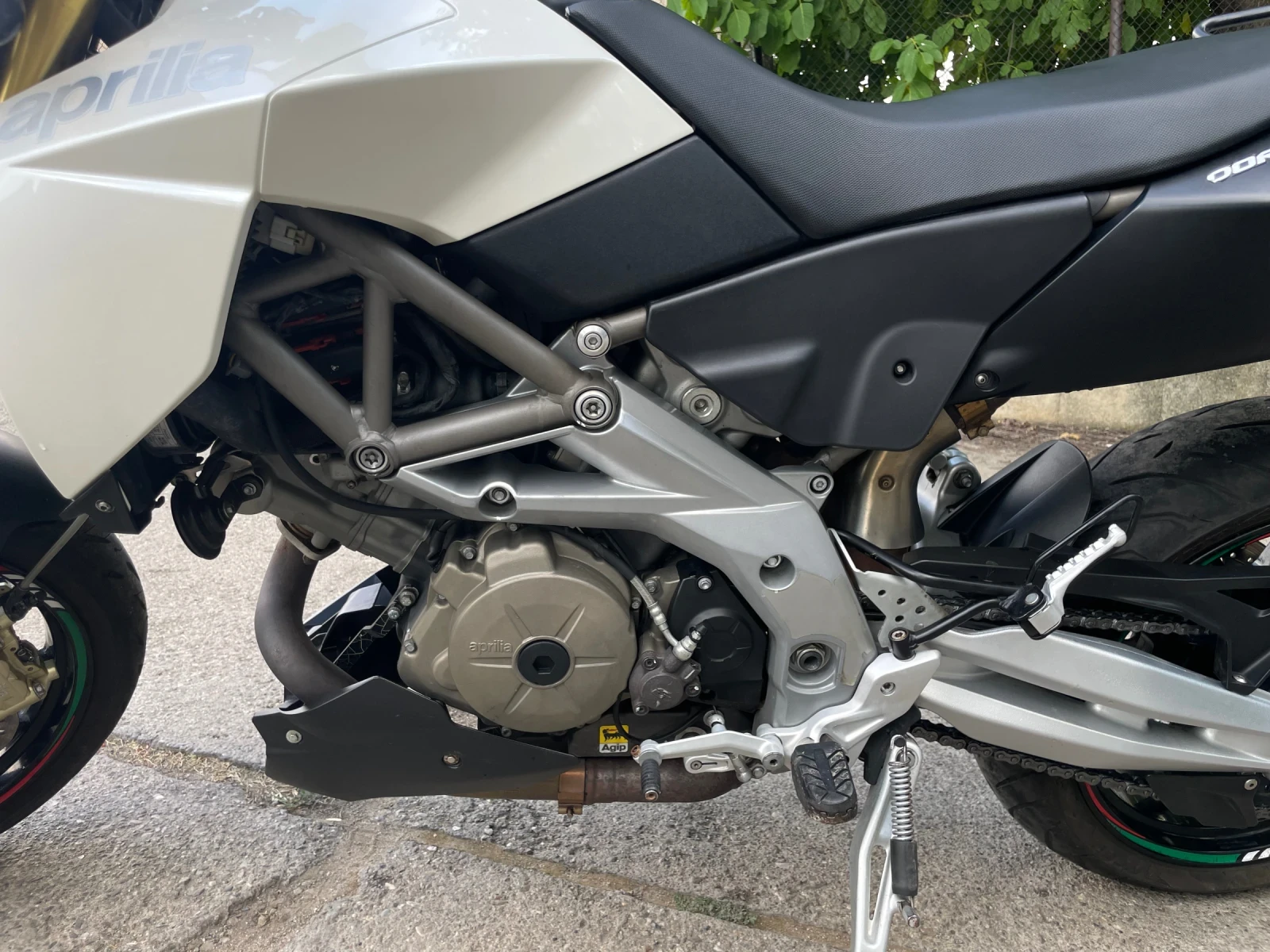 Aprilia Dorsoduro SMV 750 - изображение 7