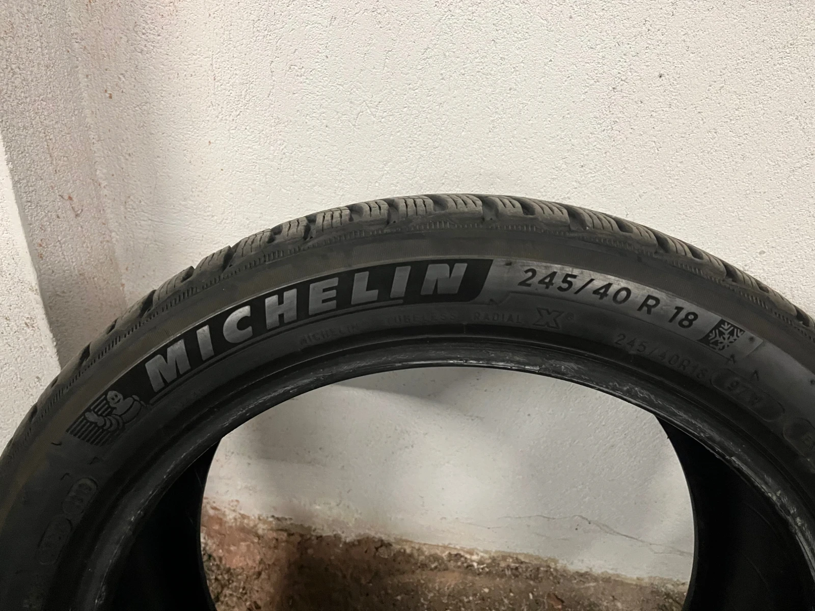 Гуми Зимни 245/40R18