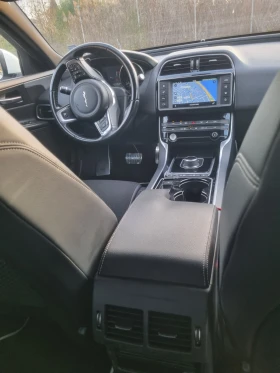 Jaguar XE R sport 2.0 euro 6B 4x4, снимка 7
