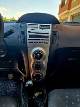 Обява за продажба на Toyota Yaris 1.3 VVTI 1ви собственик + АГУ ~7 580 лв. - изображение 4