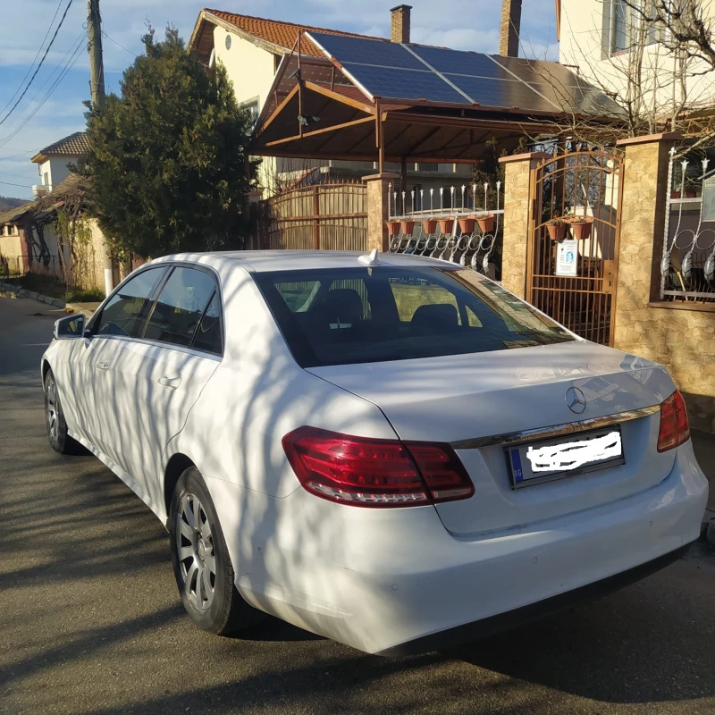 Mercedes-Benz E 220 Bluetec, снимка 5 - Автомобили и джипове - 48648315