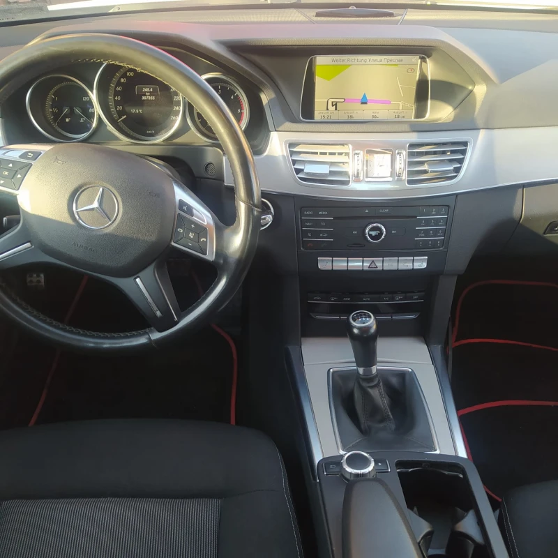 Mercedes-Benz E 220 Bluetec, снимка 8 - Автомобили и джипове - 48648315