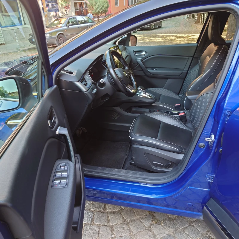 Renault Captur, снимка 9 - Автомобили и джипове - 52537938
