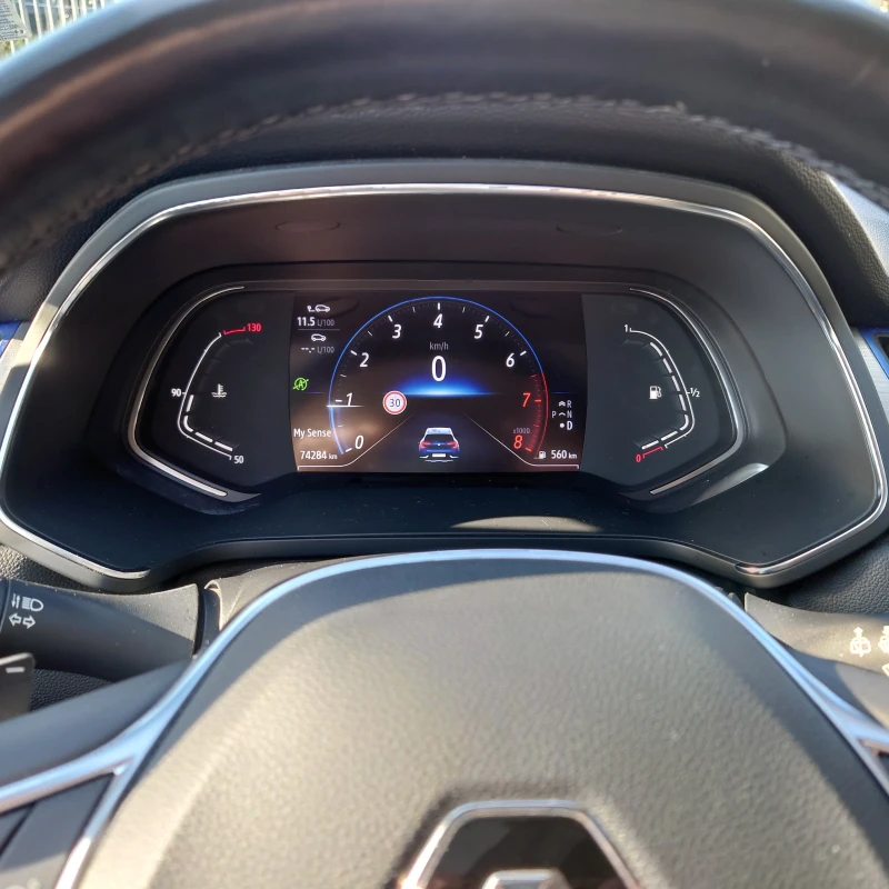 Renault Captur, снимка 6 - Автомобили и джипове - 52537938