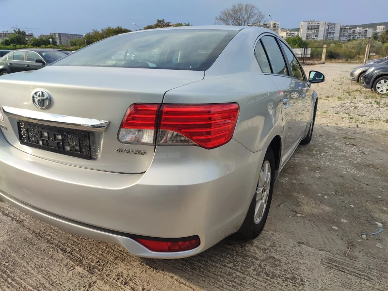 Toyota Avensis 2.0 D седан, снимка 8 - Автомобили и джипове - 51815783