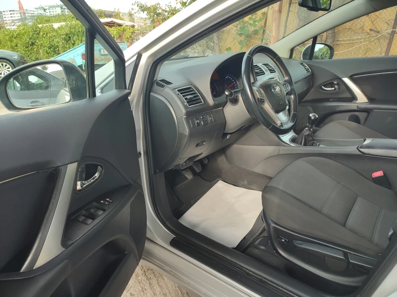 Toyota Avensis 2.0 D седан, снимка 14 - Автомобили и джипове - 51815783