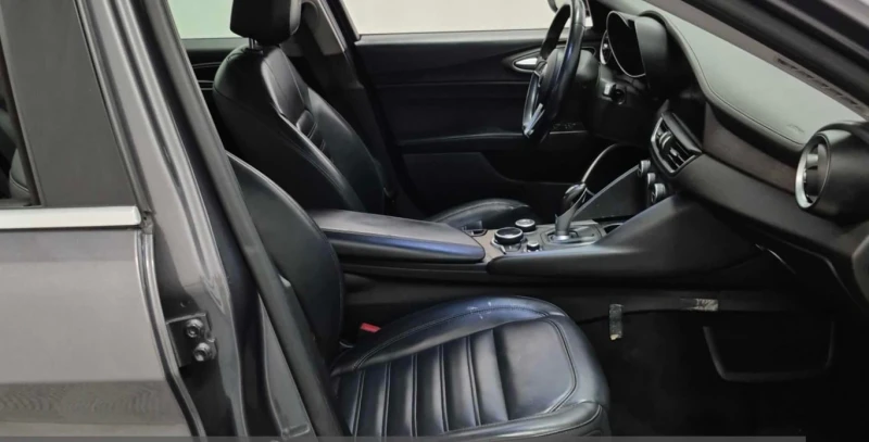 Alfa Romeo Giulia * TI LUSSO * CARFAX * БЕЗ ПЪРВОНАЧАЛНА ВНОСКА, снимка 10 - Автомобили и джипове - 53093502