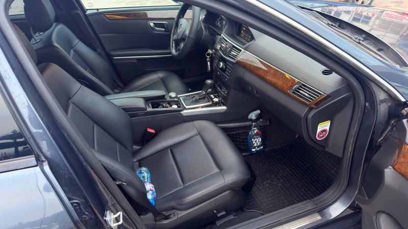 Mercedes-Benz E 220, снимка 7 - Автомобили и джипове - 53205977