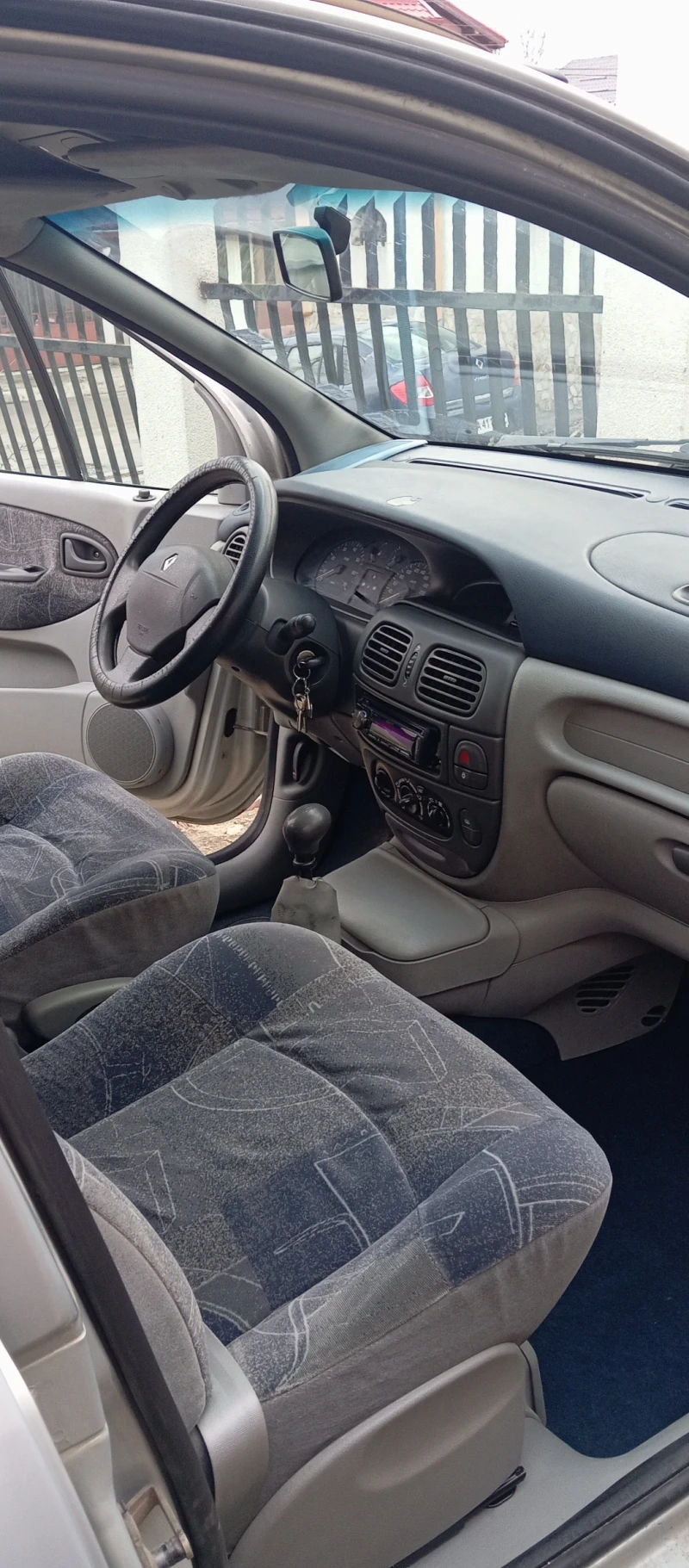 Renault Megane Scenic, снимка 7 - Автомобили и джипове - 53307687