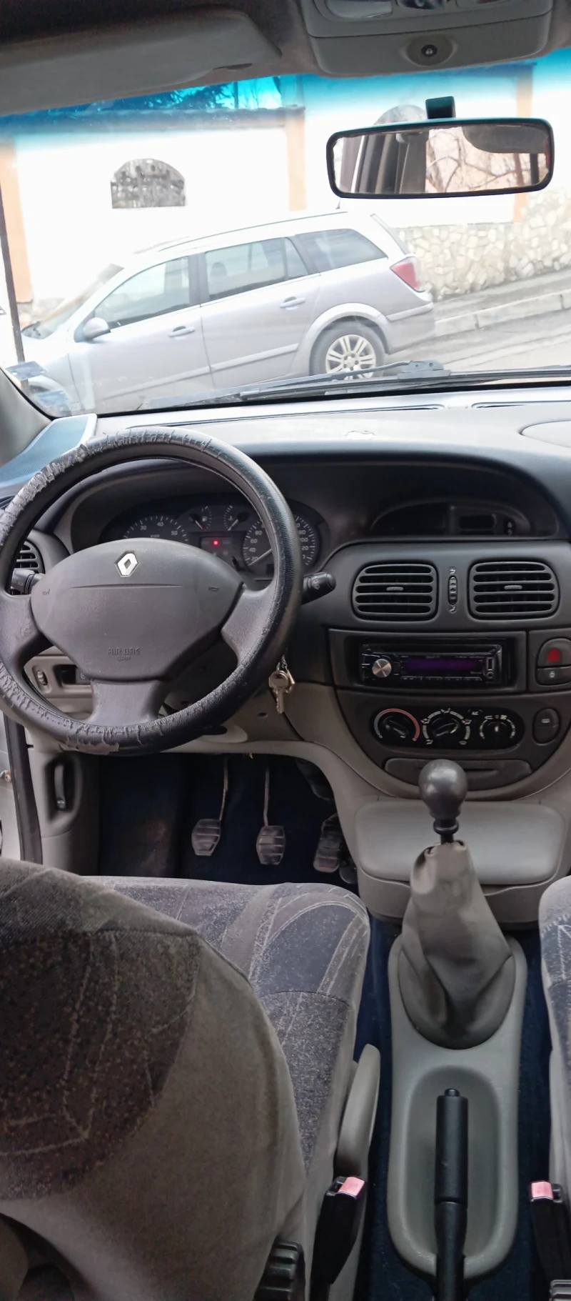 Renault Megane Scenic, снимка 6 - Автомобили и джипове - 53307687