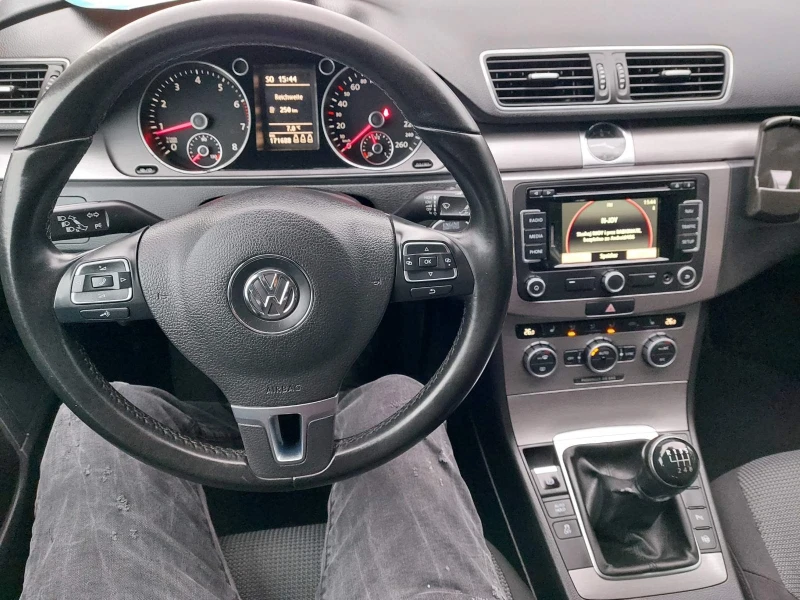 VW Passat 1.8, 6ск, снимка 9 - Автомобили и джипове - 53518808