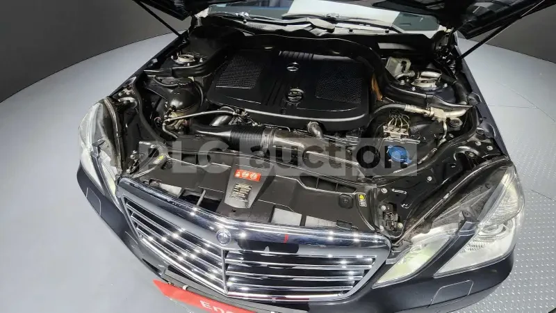 Mercedes-Benz E 220  - изображение 4
