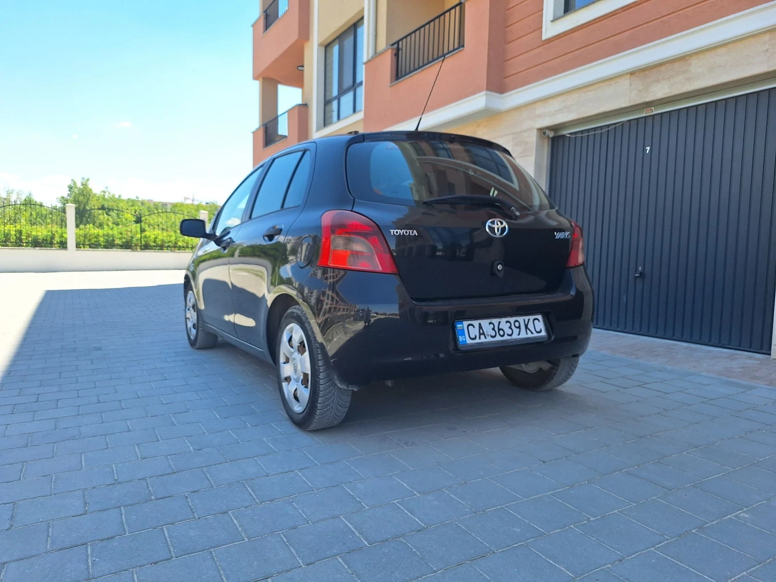 Toyota Yaris 1.3 VVTI 1ви собственик + АГУ - изображение 2