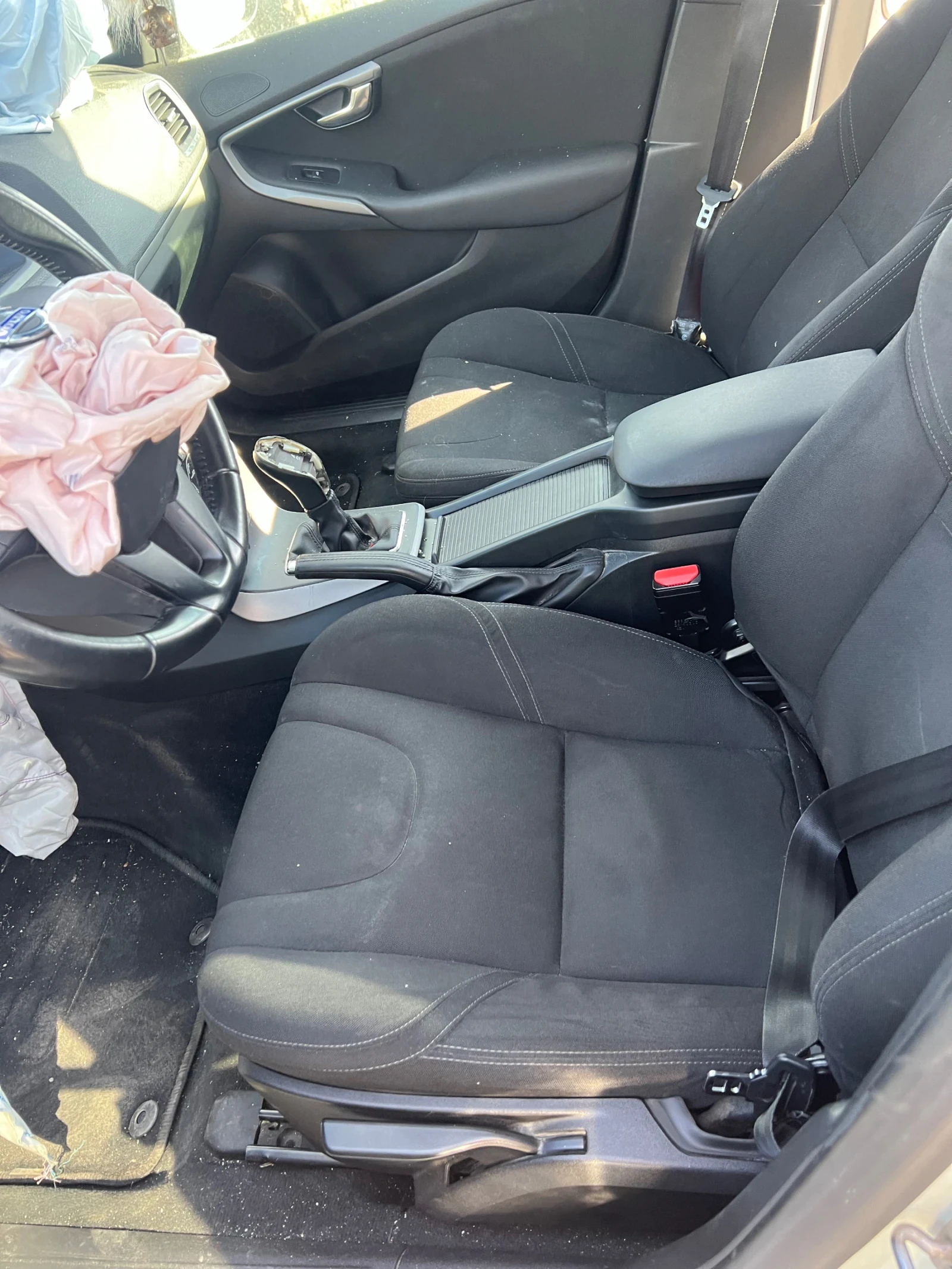 Volvo V40 D2  1.6HDI - изображение 7