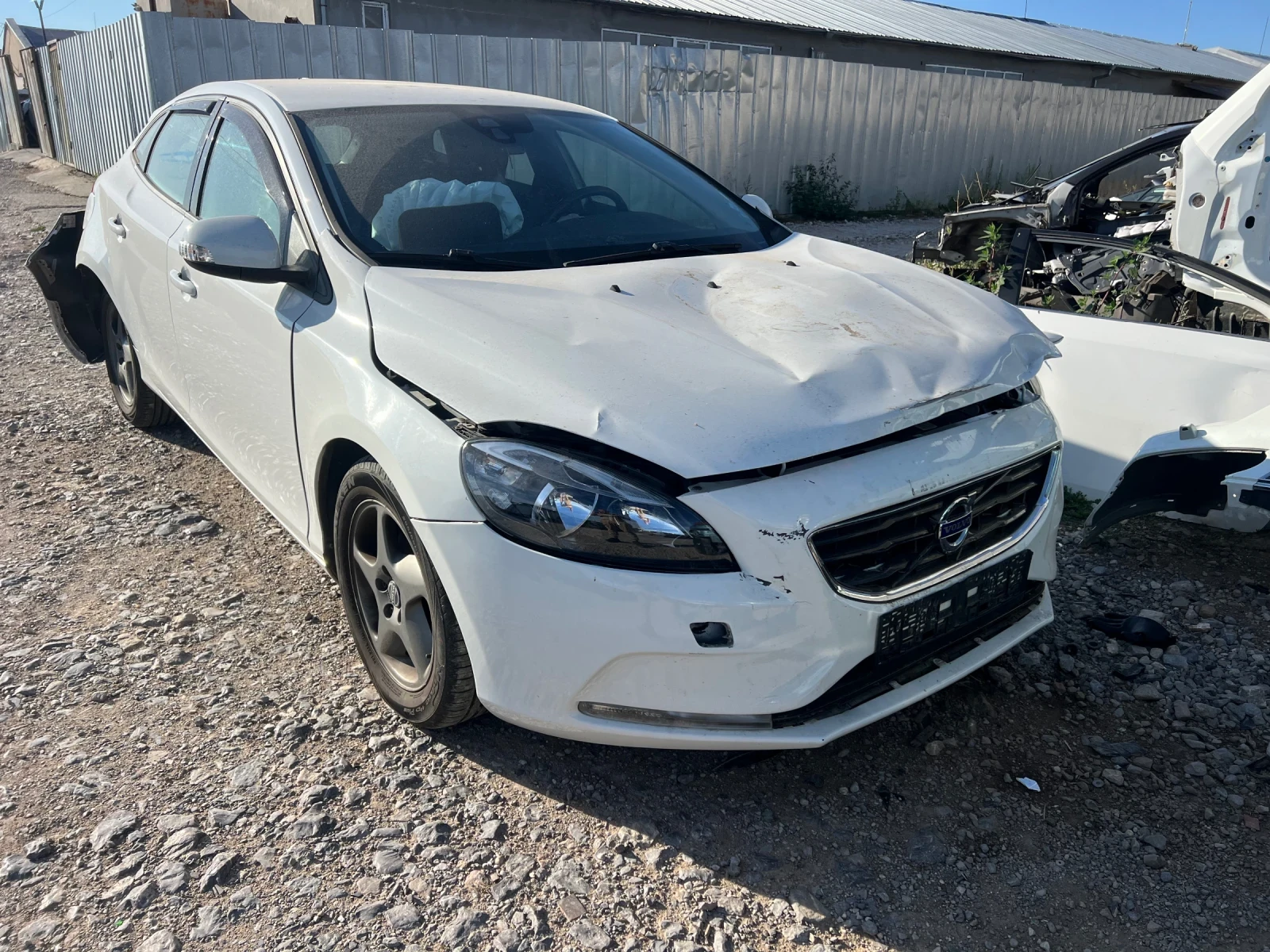 Volvo V40 D2  1.6HDI - изображение 2