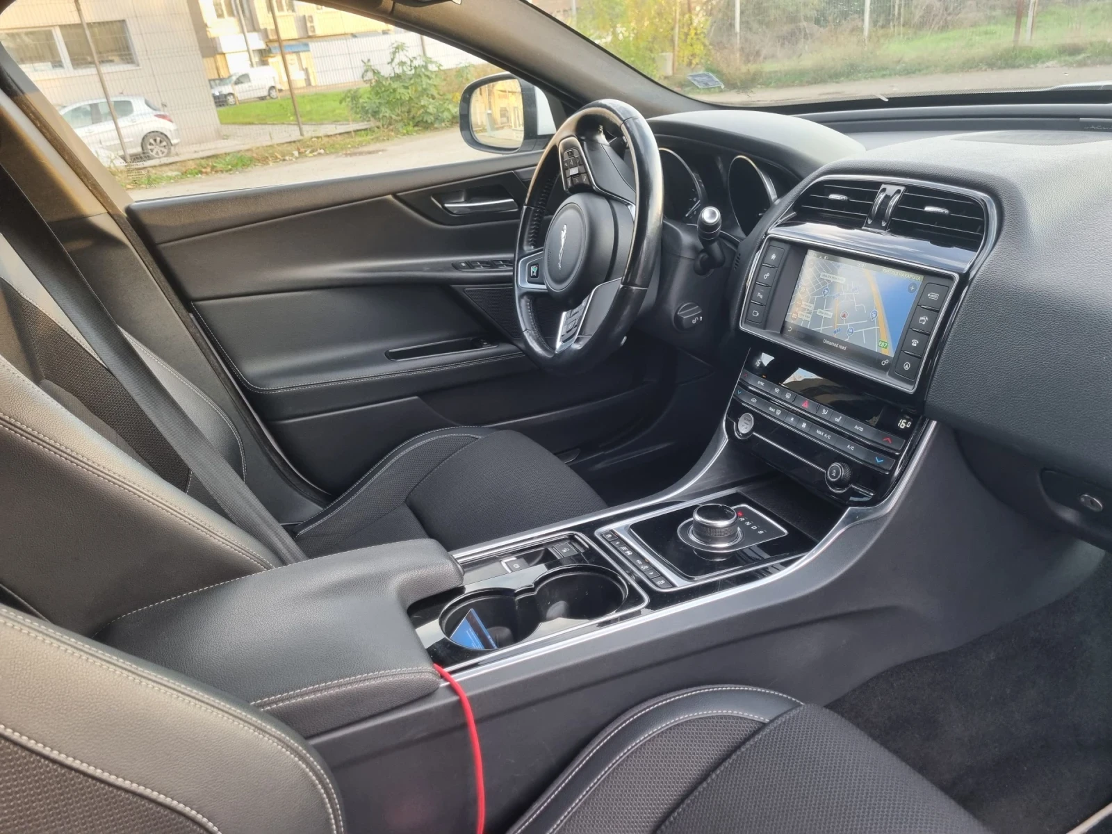 Jaguar XE R sport 2.0 euro 6B 4x4 - изображение 6