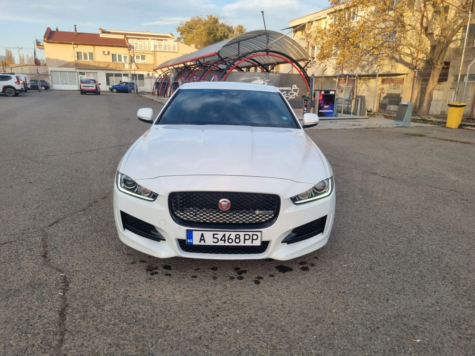 Jaguar XE R sport 2.0 euro 6B 4x4 - изображение 2