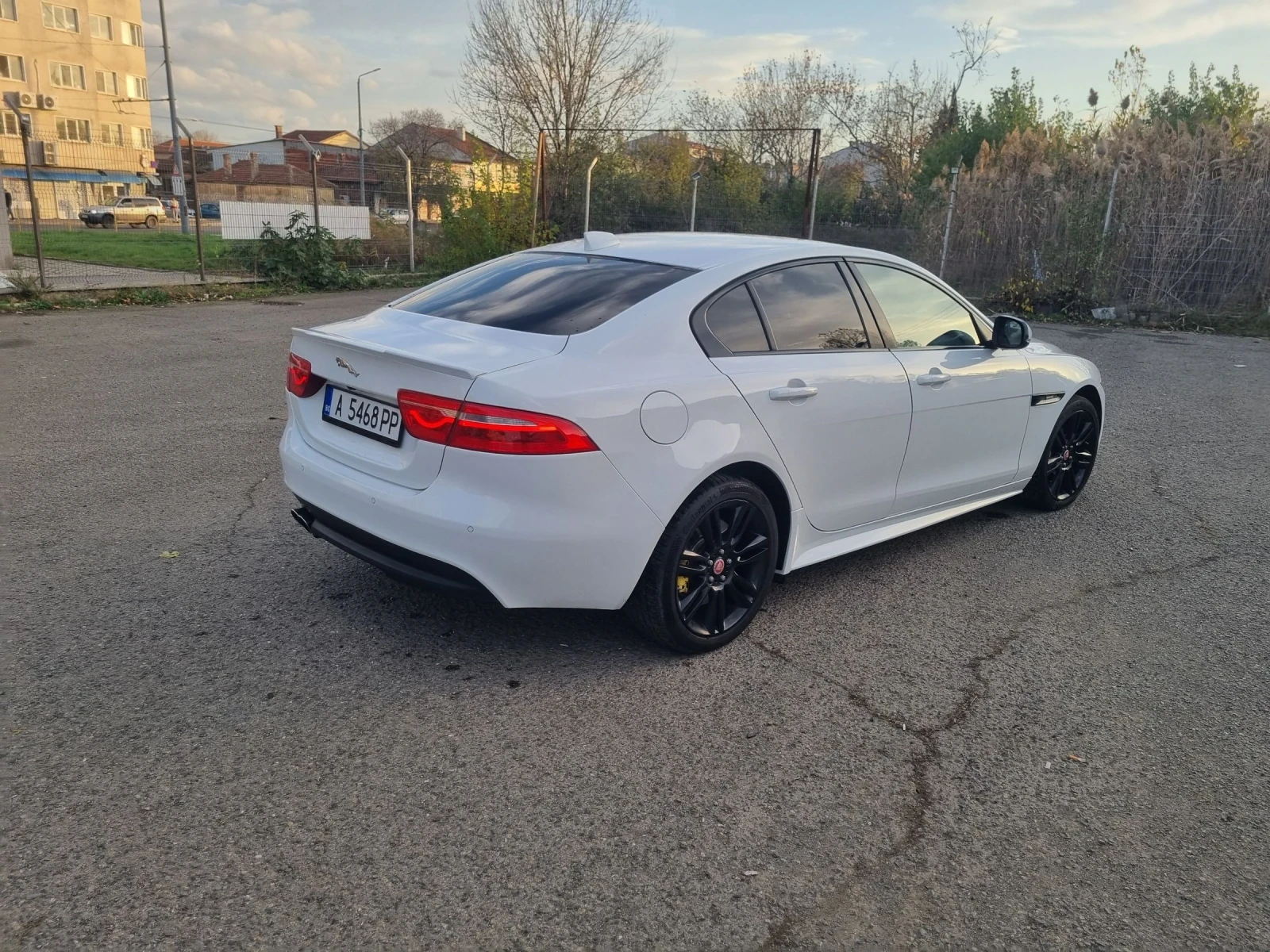 Jaguar XE R sport 2.0 euro 6B 4x4 - изображение 4