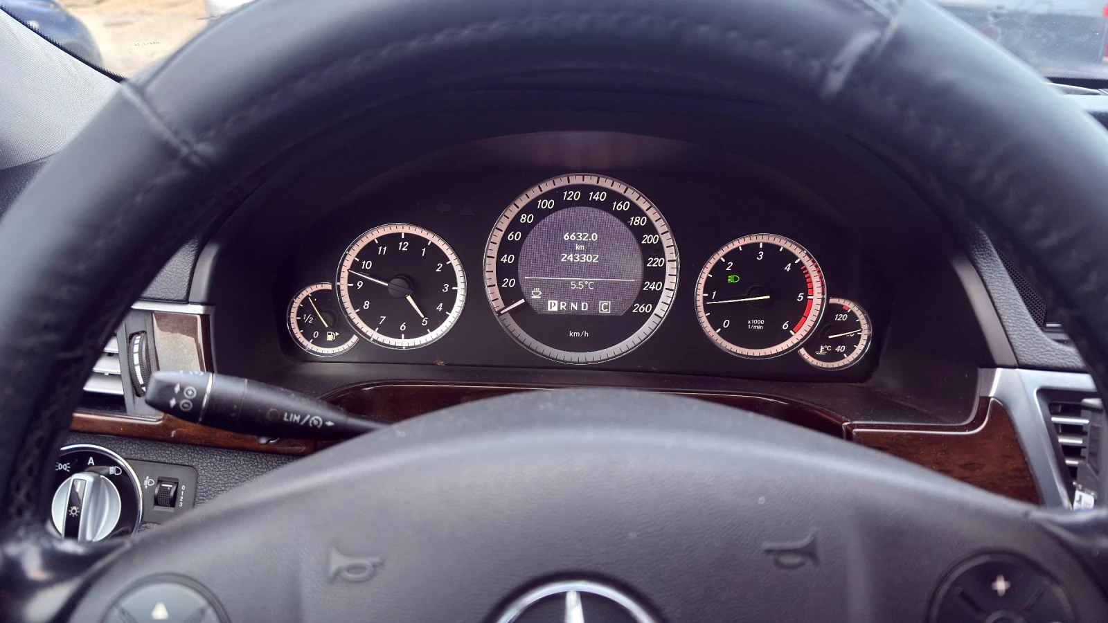 Mercedes-Benz E 220  - изображение 8