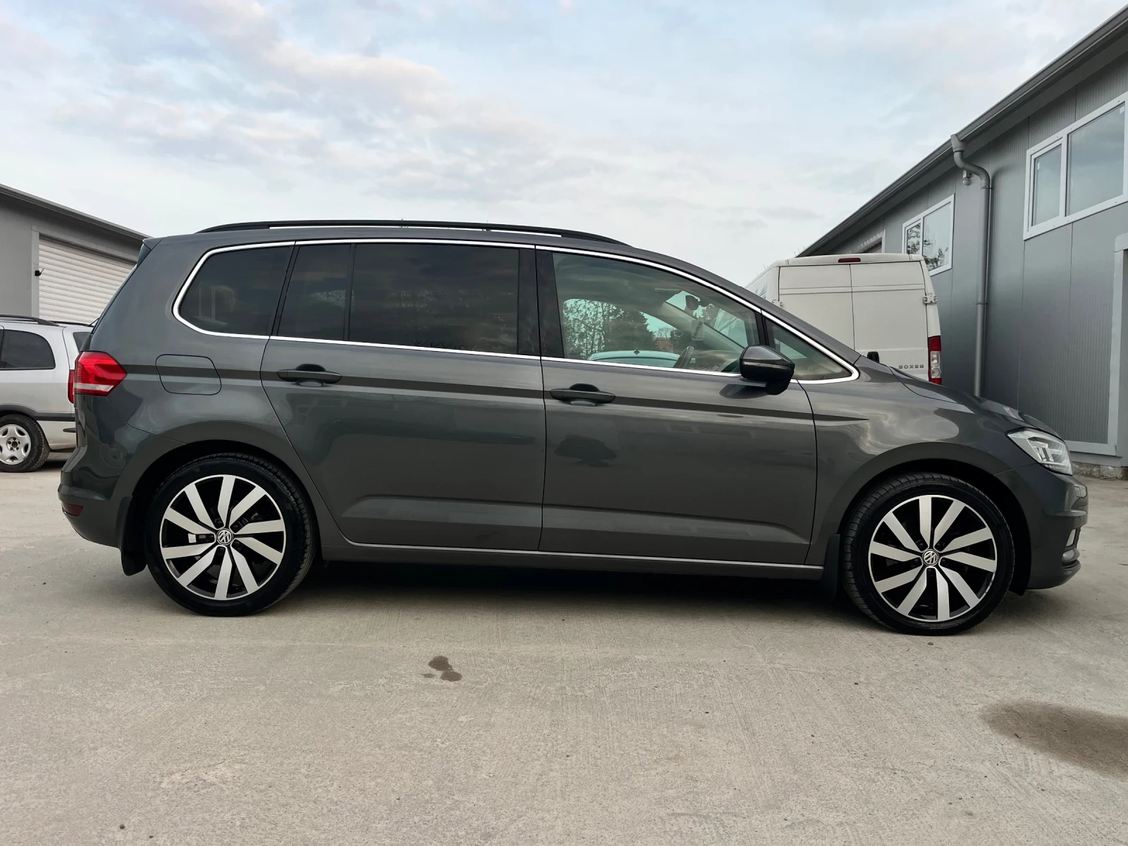 VW Touran 2, 0TDI-150к.с/6+ 1/LED/ПОДГРЕВ/ТОП СЪСТОЯНИЕ!!!, снимка 7 - Автомобили и джипове - 53906307