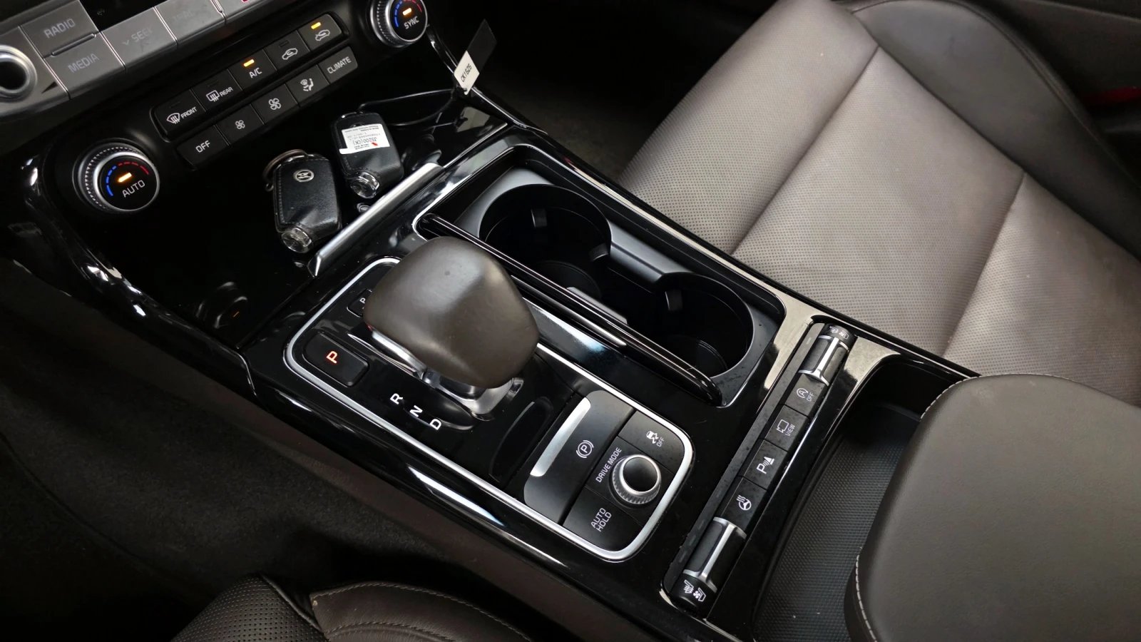 Kia Stinger 2.0T 2WD PLATINUM autogeorge.com, снимка 8 - Автомобили и джипове - 54121620